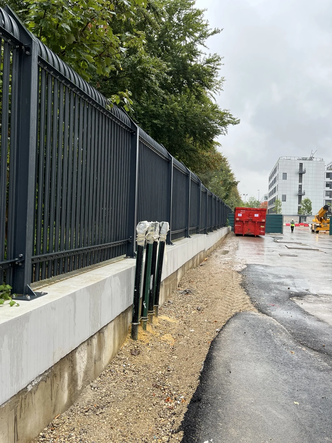 Détail d'un panneau barreaudé et de ses fixations