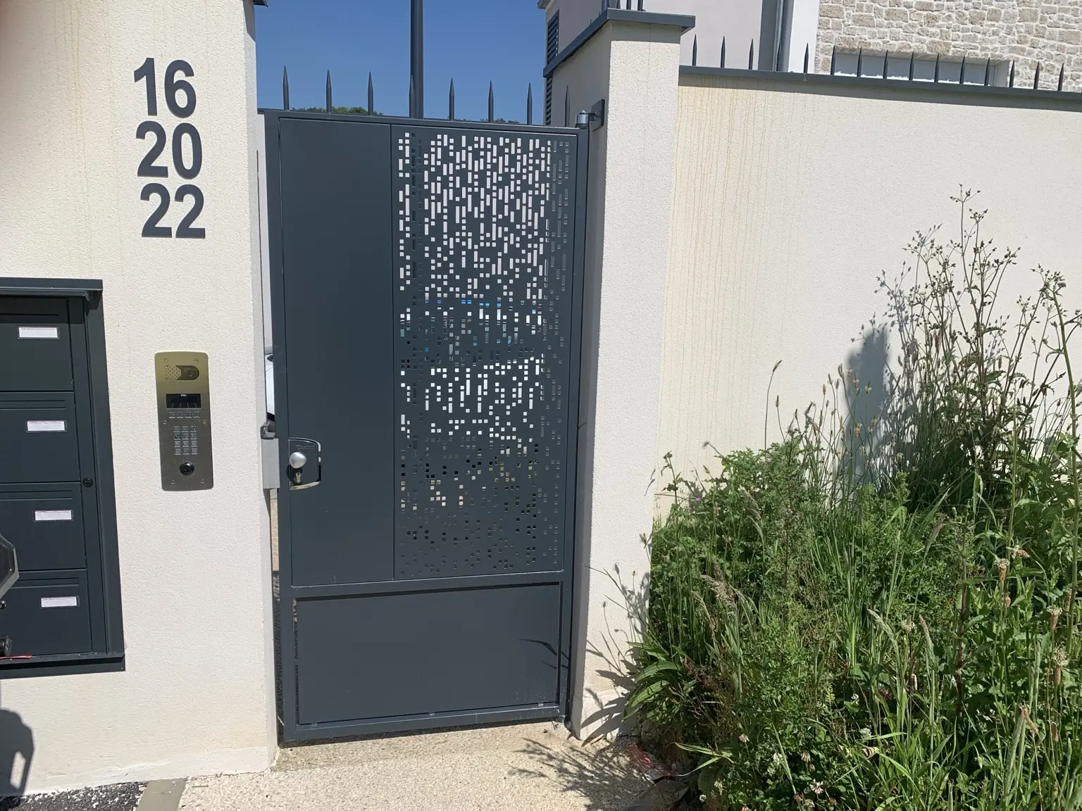 Portillon décoratif et contrôle d’accès à Mennecy