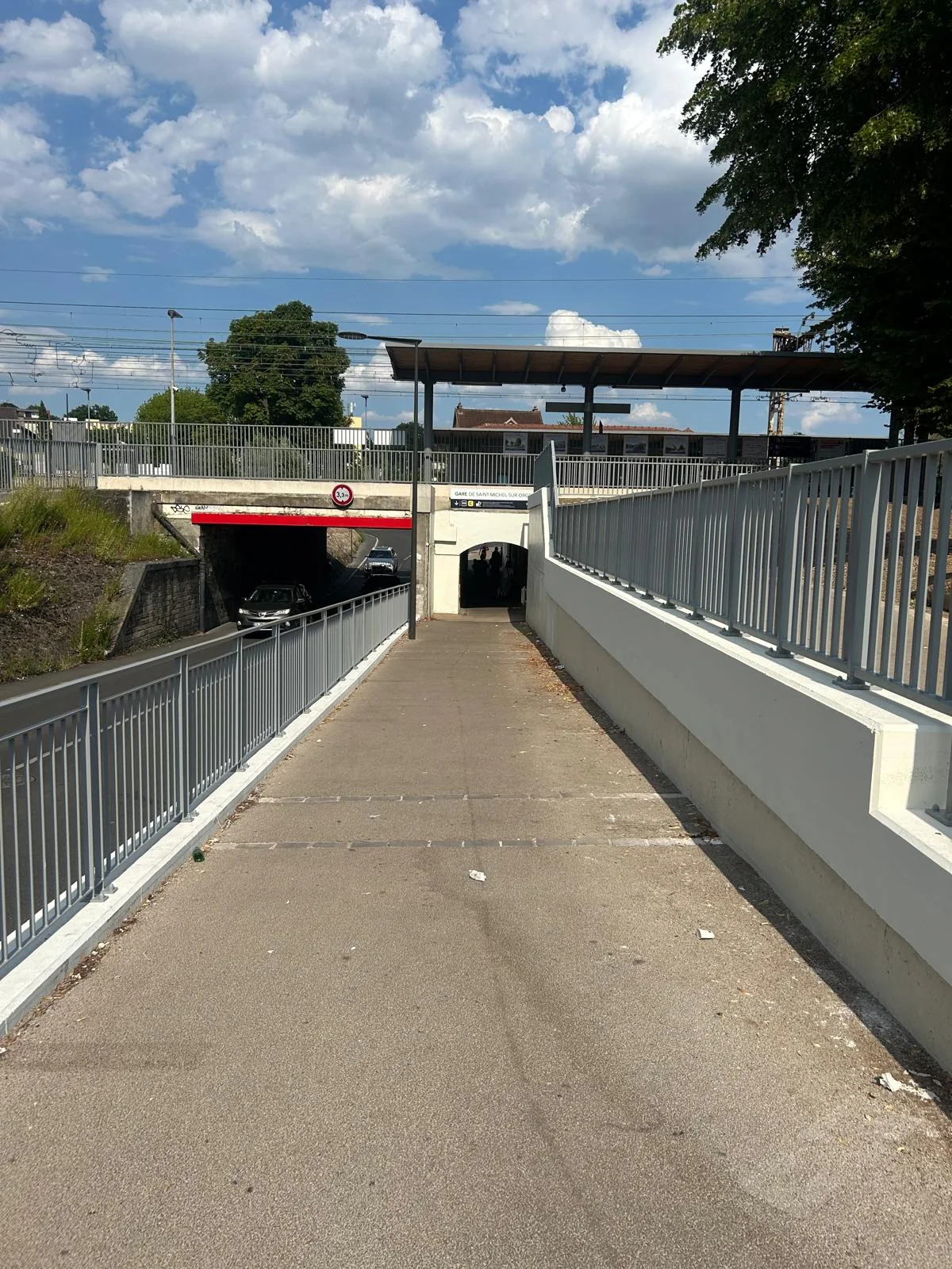 Cheminement vers les quais de la gare de Saint-Michel-sur-Orge