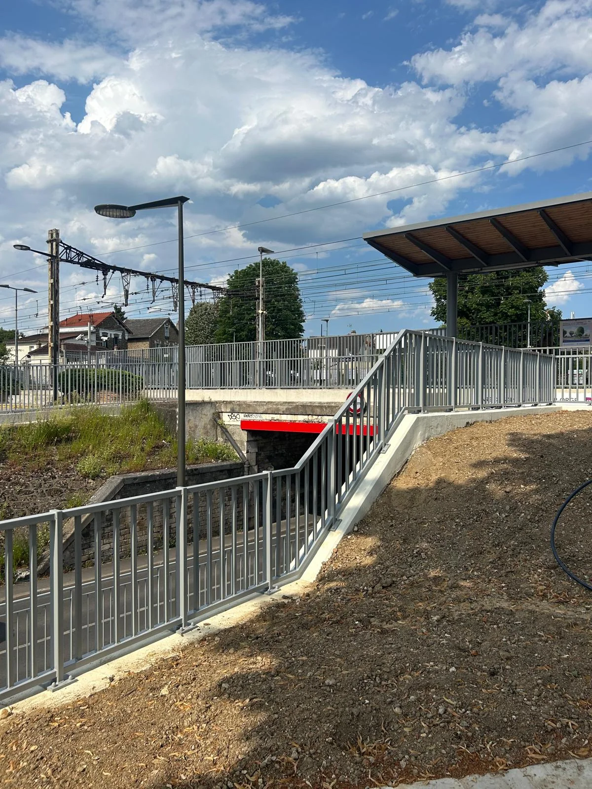 Garde-corps des escaliers et de la rampe à la gare